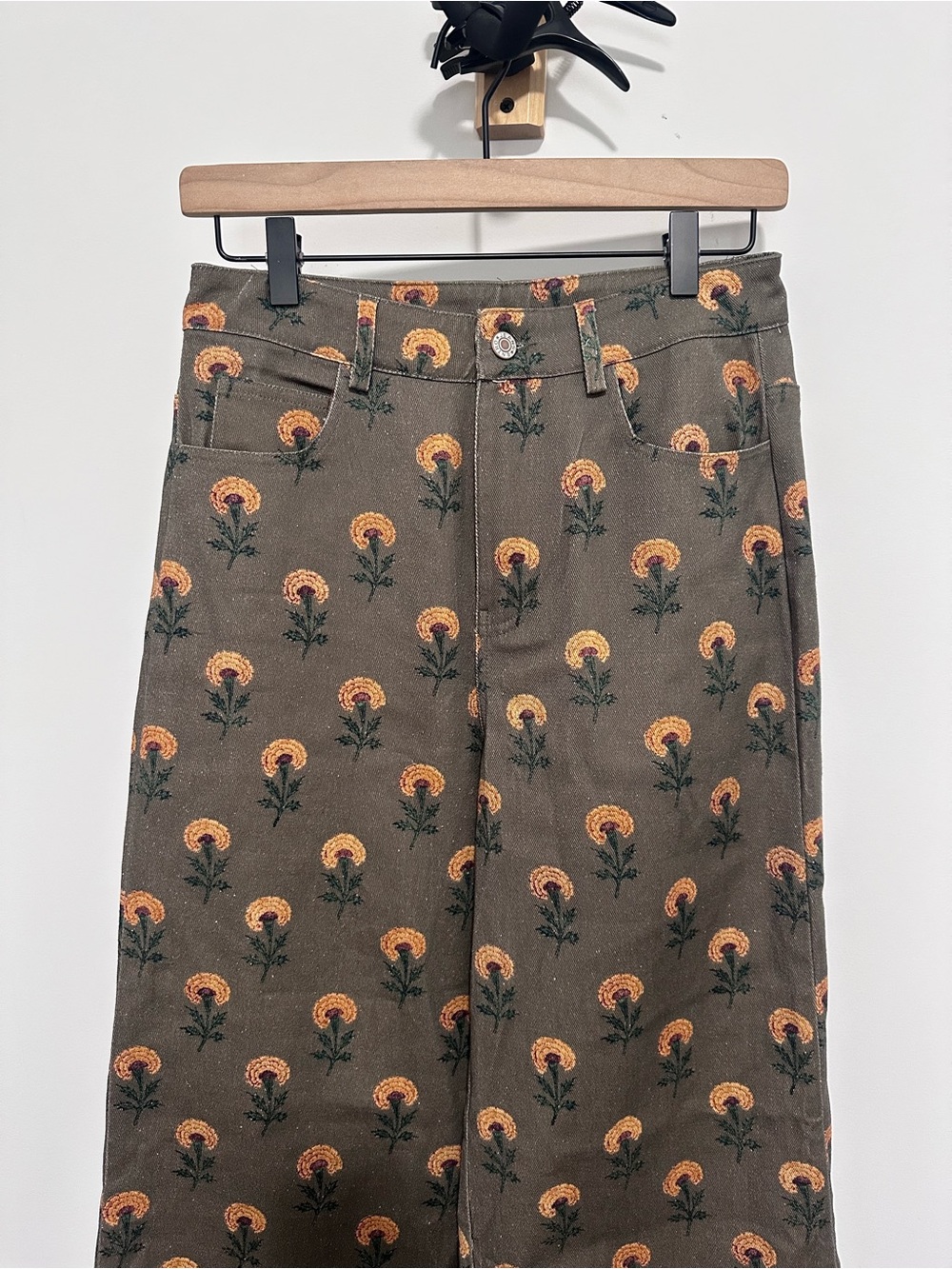 Entro Bethany Printed Wide Leg Pant in Olive/Moss - Picture 3 of 9